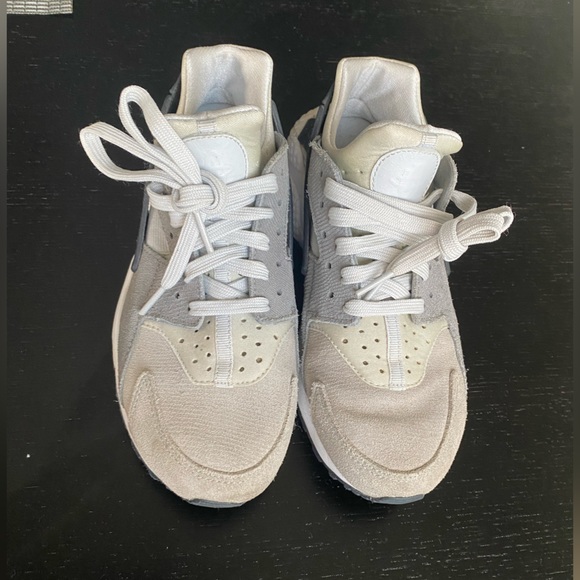 Women’s Nike Huarache US 7.5 - Picture 2 of 5